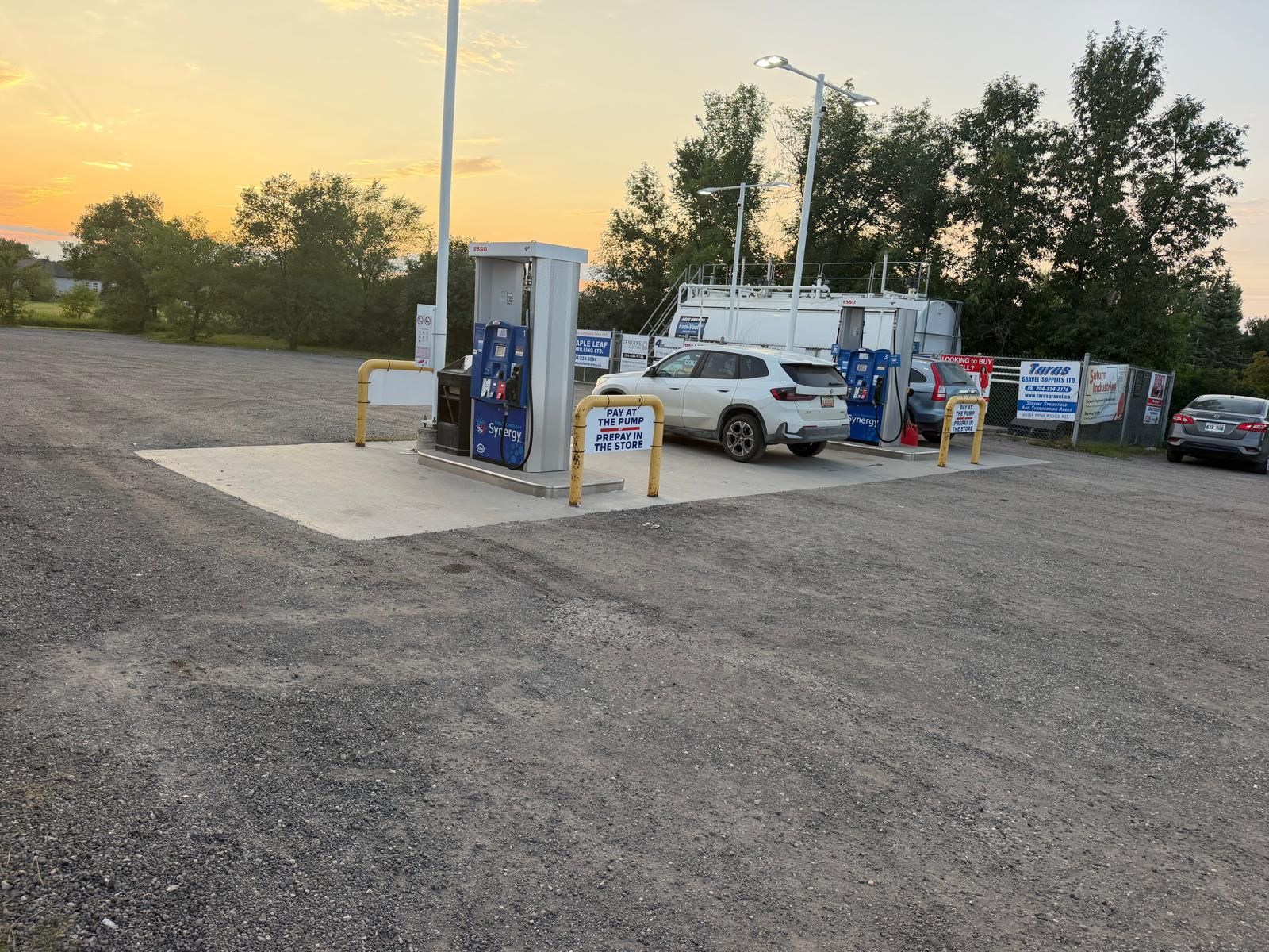 The Esso forecourt at Garven Road and Lorne Hill Road